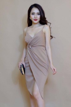 Xúng xính phụ kiện nổi bật với đầm ôm body đẹp