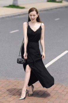 Top 3 mẫu đầm maxi đi biển 2 dây siêu đẹp